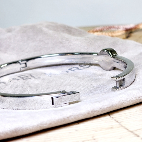 MICHAEL KORS PAVÉ SILVER TONE BANGLE BRACELETS. LOT OF 3. - Picture 8 of 11